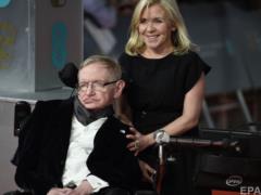  Silent people have the loudest thoughts . 15 impressive quotes by Stephen Hawking