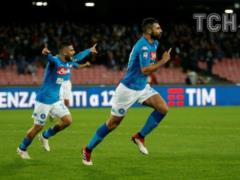  Napoli  beat  Genoa  and approached the leadership in the championship of Italy