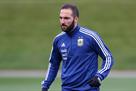 Игуаин: Думал завершить карьеру