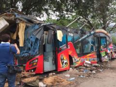В Таиланде двухэтажный автобус столкнулся с грузовиком, около 20 погибших