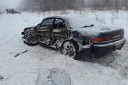 На Урале внедорожник протаранил две легковушки на встречке. Пострадали мама и ребенок