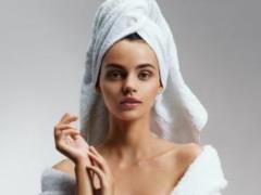 What kind of oil should be applied to the hair, so that the tips do not stick together?
