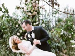 The sea of ??real flowers and kisses: Kate Upton shared a video from her own wedding