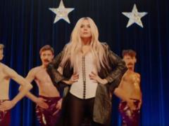 Nastya Kamensky became a blonde and danced fun in a new video