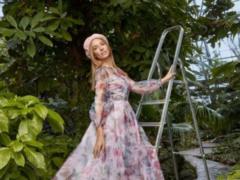 Ekaterina Osadchaya in a luxurious dress tried on the image of a girl-spring