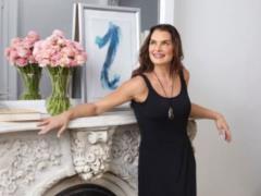 52-year-old Brooke Shields showed a tight figure in a swimsuit