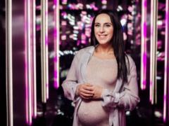 It became known when the young mother of Jamal first appears on the screen after giving birth