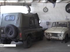 Students in Vinnitsa Vocational School repair atova cars
