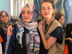 In the footsteps of Angelina Jolie: Amber Heard visited the camp of Syrian refugees