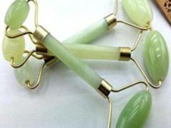 Jade roller: why is the oldest face massager again at the peak of popularity
