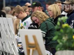 Crying people flooded the hockey arena in Humboldt. And Trudeau came to honor the memory of the dead athletes
