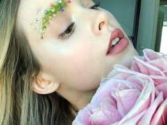  Blooming  eyebrows - a new unusual trend