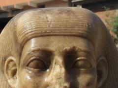 Archaeologists have found in Egypt a statue of a pharaoh, broken by fanatics