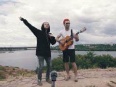 Babkin with red hair and Zaporozhets in the hood: the band 5 nizza took a video on Khortytsya