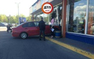 In Kiev, a woman on BMW drove into the store