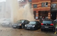 Fountain in the street of Kiev because of the breakthrough of the pipe