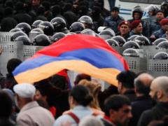 На защиту власти Армении вышли танки