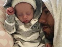 Four-month-old children of Enrique Iglesias grow up football fans