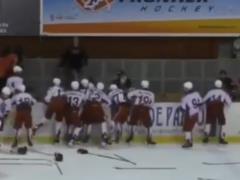16-летние хоккеисты устроили массовую драку во время матча в Беларуси