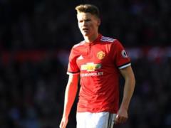 Mourinho gave the prize to the best player of the year at the Manchester United