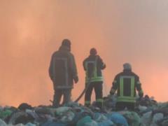 Під Харковом спалахнула масштабна пожежа на сміттєвому полігоні