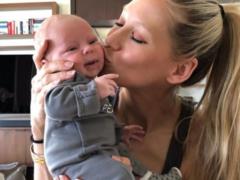 Kournikova first showed a photo of herself pregnant