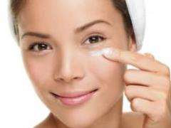 We fight with dark circles under the eyes. Professional cosmetics Academie for the skin around the eyes