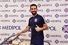 Arda Turan got red for attacking the linesman