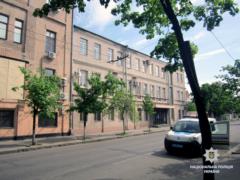 Полицейские Харькова задержали мужчину за ложное сообщение о минировании кондитерской фабрики