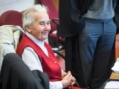 The German police are looking for a  grandmother-Nazi 