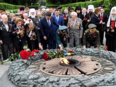Гройсман принял участие в торжествах по случаю Дня памяти и примирения и Дня Победы