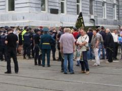 In the Dnieper,  Soviet officers , under the guise of aggressive pensioners, attacked patrol officers