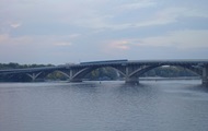 In Kiev will limit the movement on two bridges