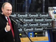 Путин осчастливил вратаря соперников на хоккее