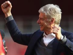 During his work in the Arsenal, Wenger  survived  826 NPS trainers