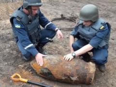 In the courtyard of a private house in the Kharkiv region found a huge bomb