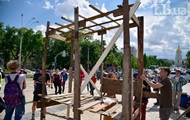 У центрі Києва відтворили хатину ромів
