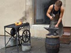 Manual labor kills men, but not women