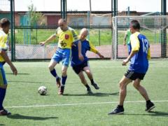 В Бахмуте армейцы сыграли в футбол