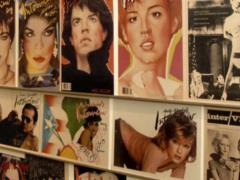 In the US, the magazine Interview is closed, which was founded by artist and designer Andy Warhol
