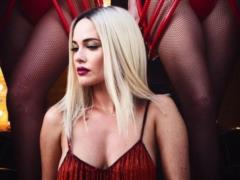 Спокуслива Астаф єва виставила напоказ декольте і випустила новий трек