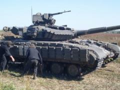 In Kharkov, they threw in prison the soldiers of the APU who, with Kalashnikov s automatic rifle, stole the car