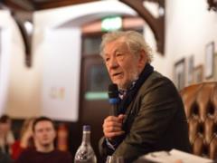 The  Lord of the Rings  star McKellen accused the film industry of homophobia: Half of Hollywood - gay