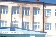The chairman of the Duma Artemovsky GO was not allowed to enter the school, which parents complained about