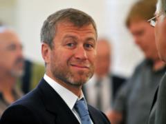 Abramovich began to  foul  the British because of problems with his visa