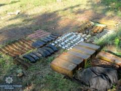 На Луганщине полиция выявила спрятанный арсенал боеприпасов
