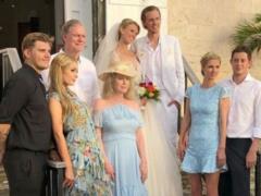 Paris Hilton married her younger brother and showed a photo from his wedding