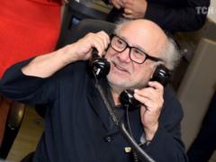 Hollywood star Danny DeVito stunned the fan, taking in the bar her cardboard figure