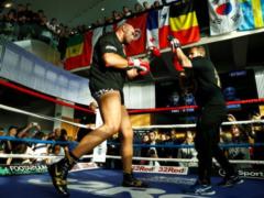 Fury surprised the fans with a frenzied reaction on the open training before the long-awaited return