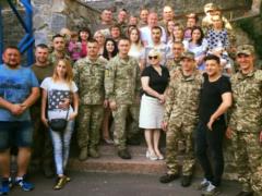 Tour of  Quarter 95 : meetings with the military and mobile cinema  Servant of the people 